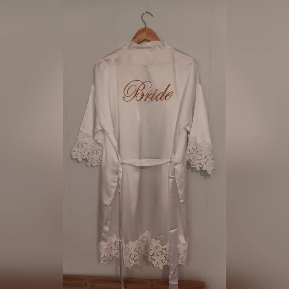 White Satin Lace-Trim Kimono Bridal Robe for Women Embroidered - Picture 2 of 4